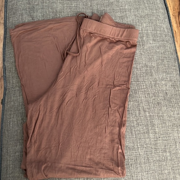 Skims Sleep Pants - Picture 2 of 3